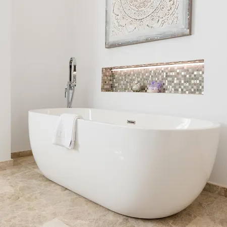 Saturnodream-4 Min To The Beach-free Parking * 托雷莫利诺斯